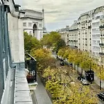 Wonderful Room Nearby Champs Elysees
